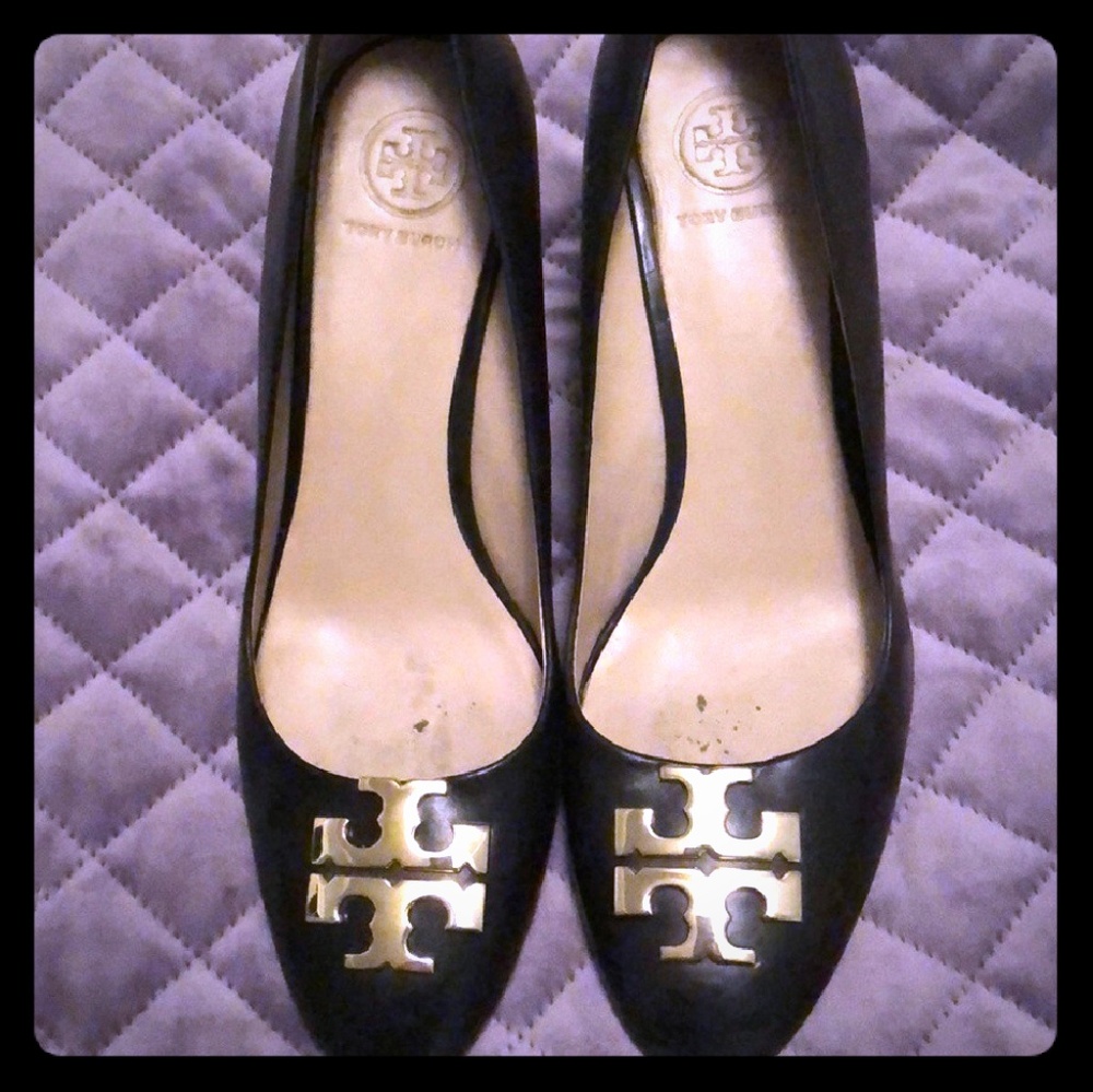Gorgeous Tory Burch Logo Wedges 7.5